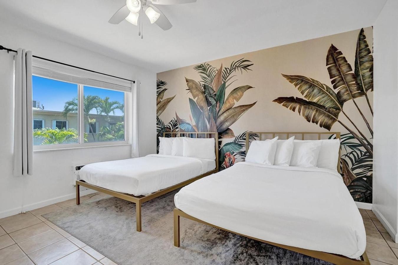 Walk To Dania Beach Christmas Getaway Pool Экстерьер фото
