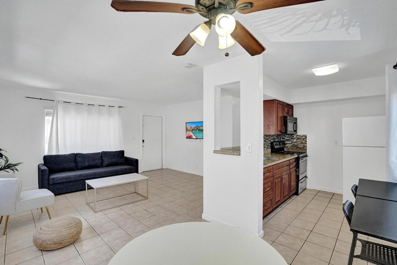 Walk To Dania Beach Christmas Getaway Pool Экстерьер фото